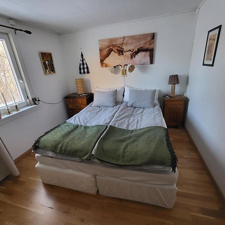 Tanten I Tumbo Hus Pa Landet Med Utsikt Kvicksund Kültér fotó