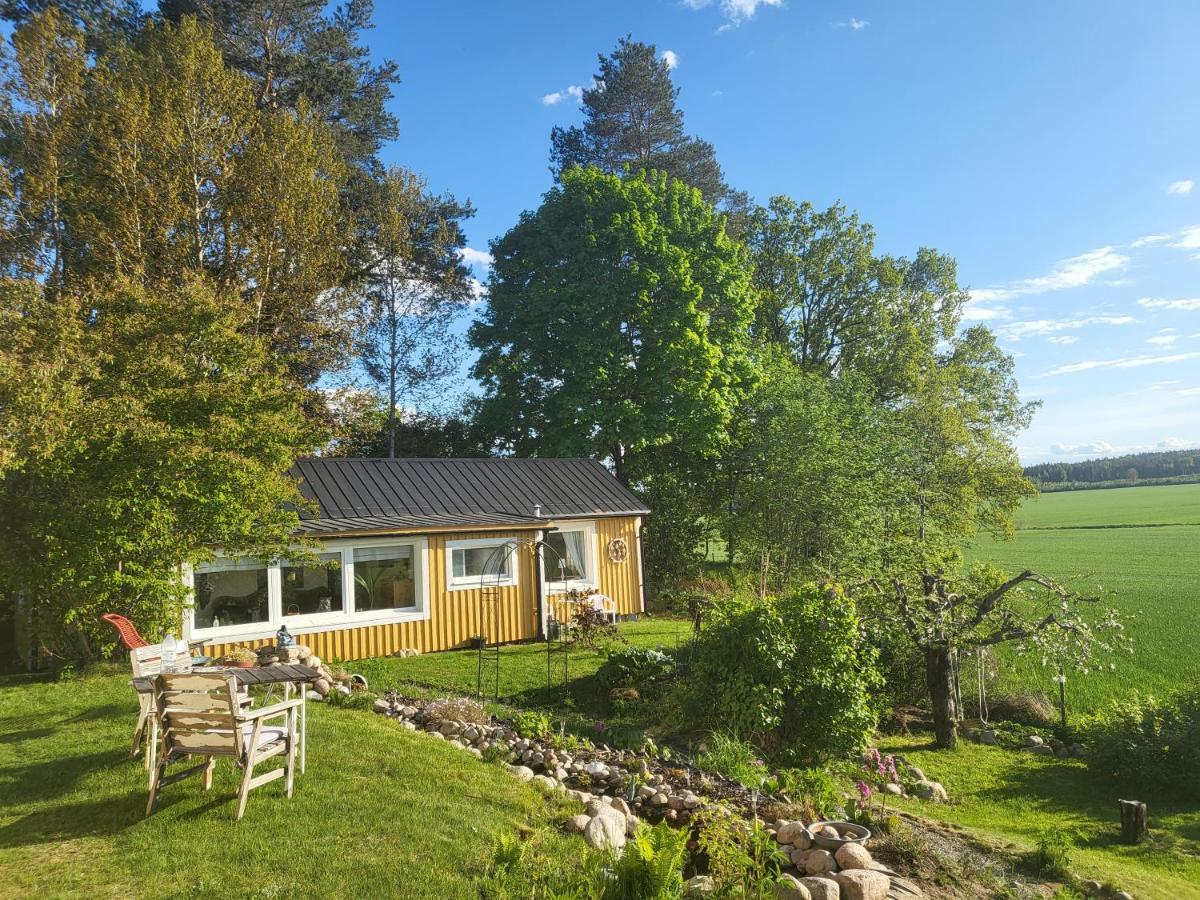Tanten I Tumbo Hus Pa Landet Med Utsikt Kvicksund Kültér fotó