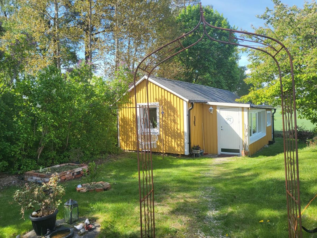 Tanten I Tumbo Hus Pa Landet Med Utsikt Kvicksund Kültér fotó