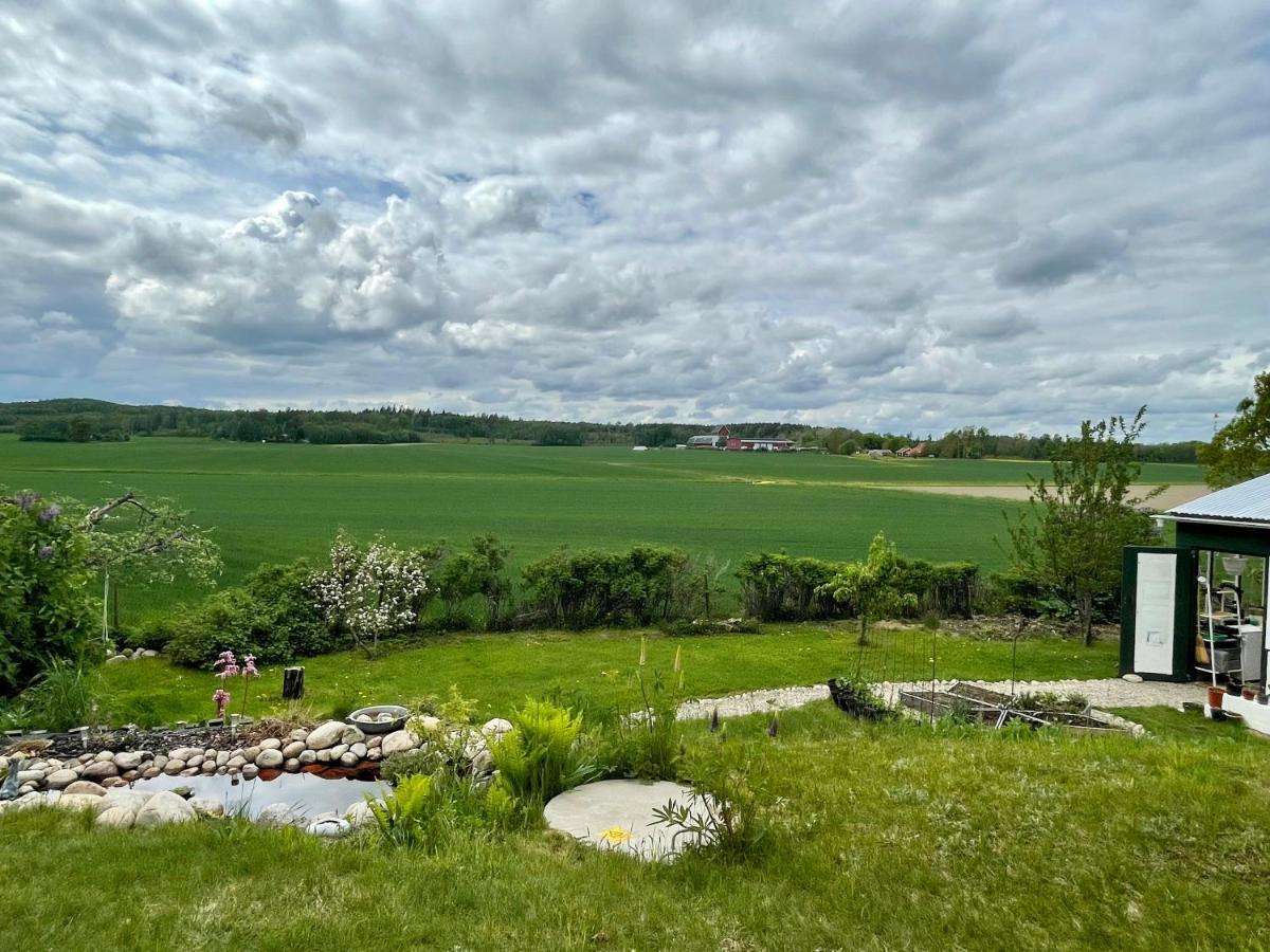 Tanten I Tumbo Hus Pa Landet Med Utsikt Kvicksund Kültér fotó